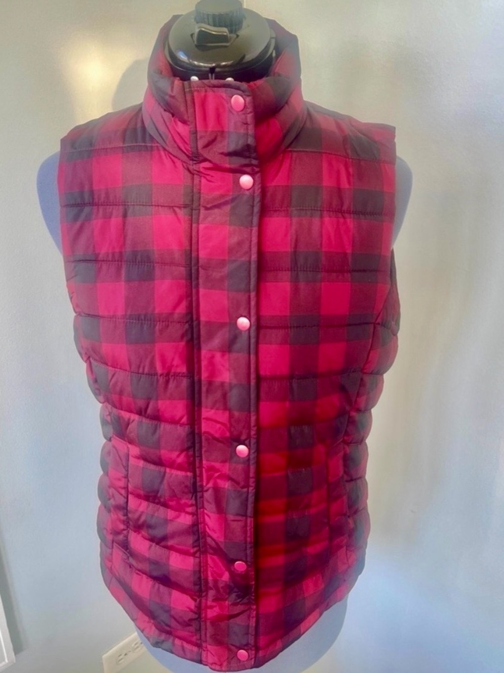 GAP Women’s Sz S Red&  Black Buffalo Check Puffer Vest Quilted Winter Warm